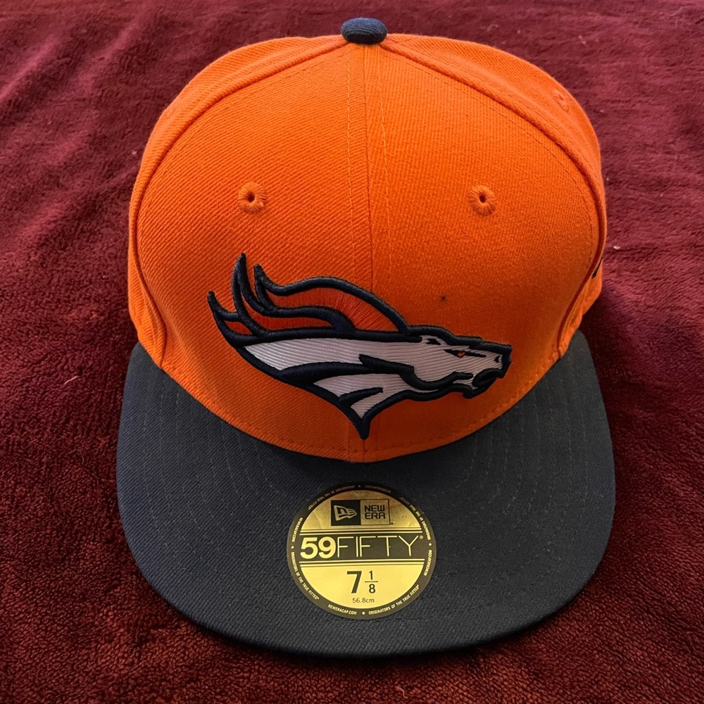 Denver Broncos New era fitted size 7 1/8